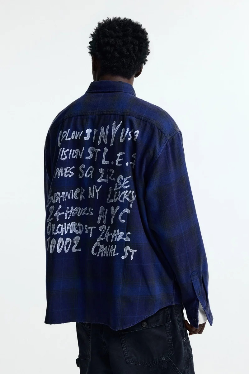 اتش اند ام قميص مطبوع بقصة مريحة